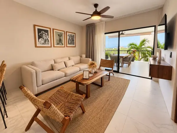 DEPARTAMENTO EN BAHÍAS DE HUATULCO CON VISTA LATERAL AL MAR DESDE LA TERRAZA
