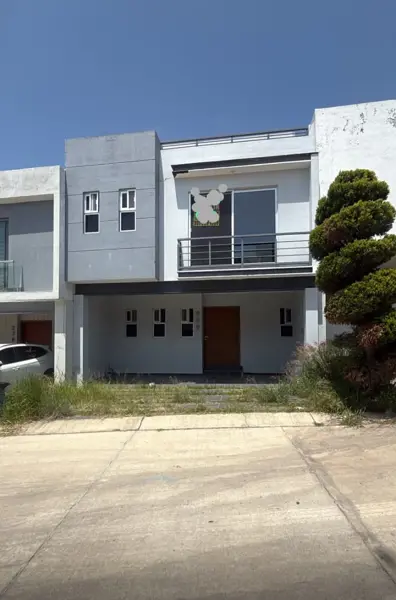 CASA EN RENTA COTO CARRARA