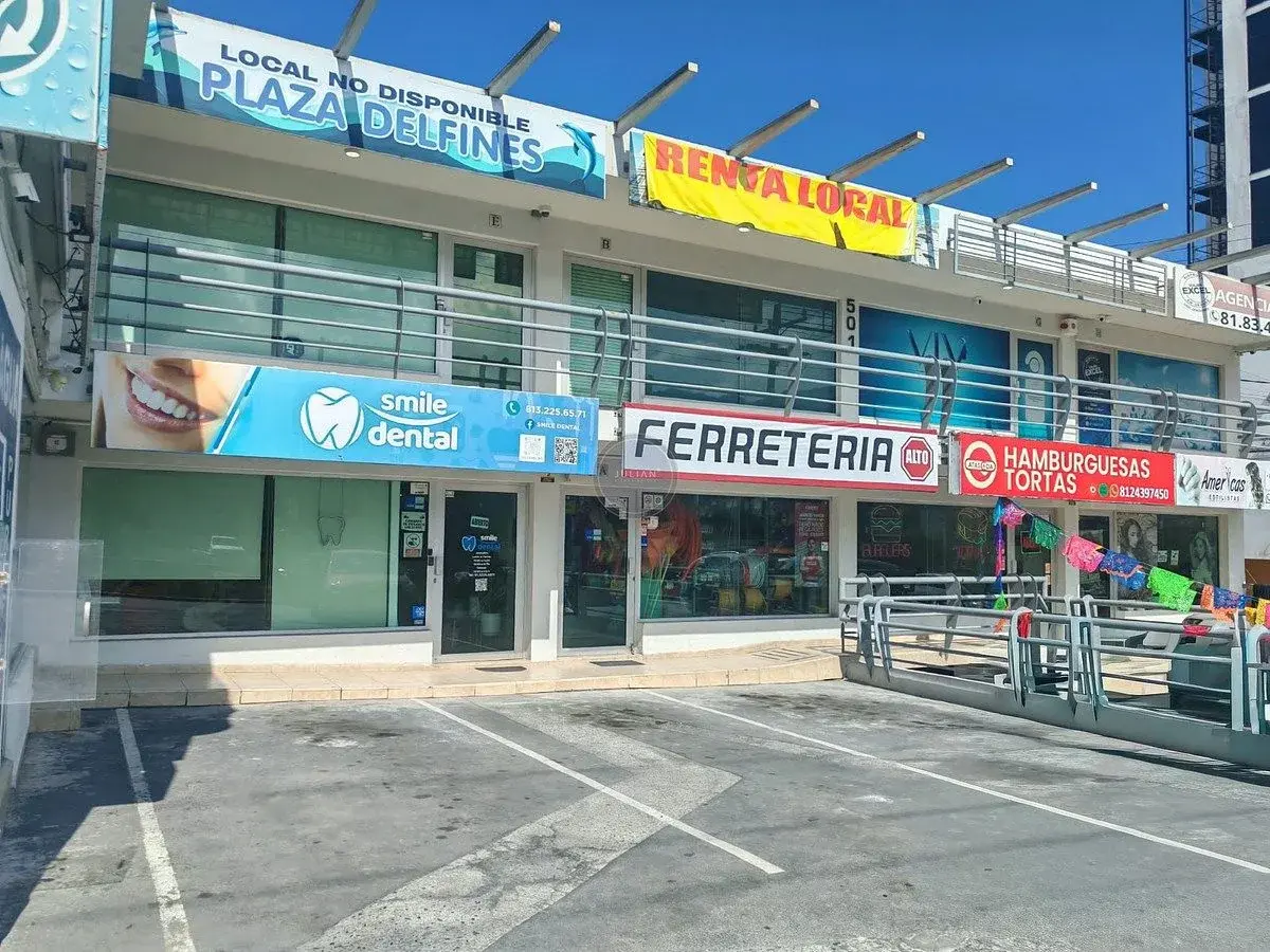 Local en renta en Colinas de San Jeronimo, Monterrey — foto 1 de 2