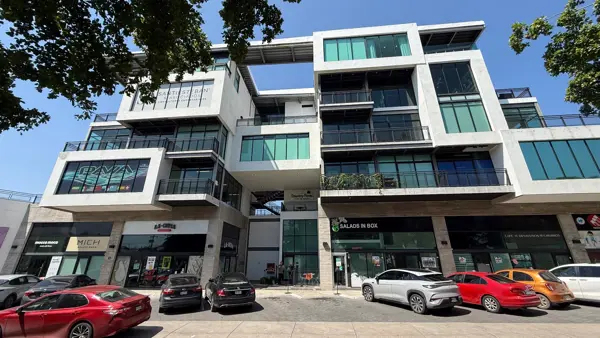 SE RENTA LOCAL COMERCIAL PLAZA MAISON COLONIA CHAPULTEPEC  EN CULIACAN SINALOA