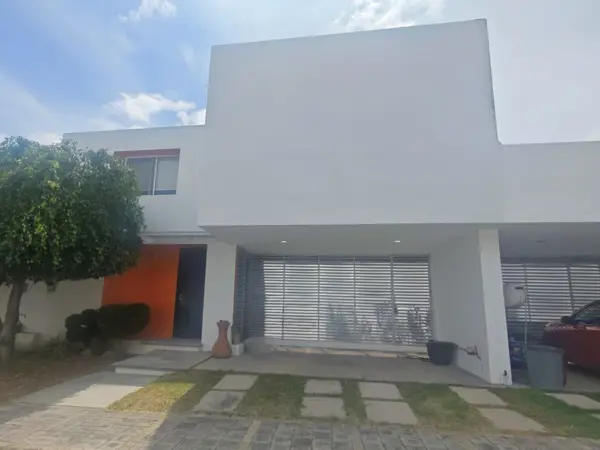 CASA EN RENTA CON JARDÍN DE MÁS DE 35 M2 EN LOMAS DE ANGELÓPOLIS II