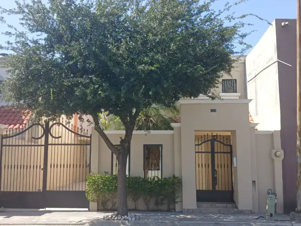 CASA URBIVILLA DEL REY MONTERREY RENTA