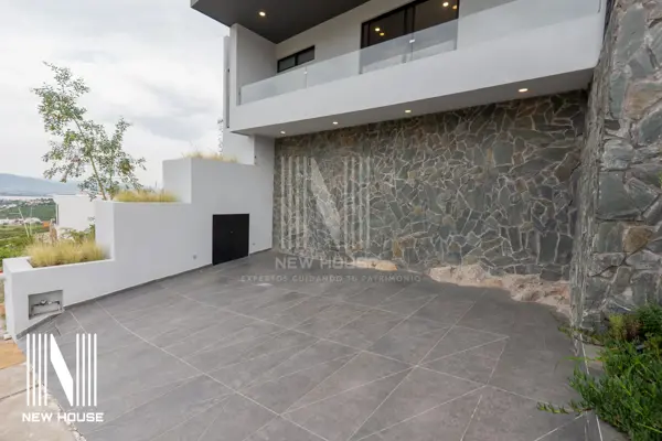 Casa en venta en Zanda, León — foto 2 de 49