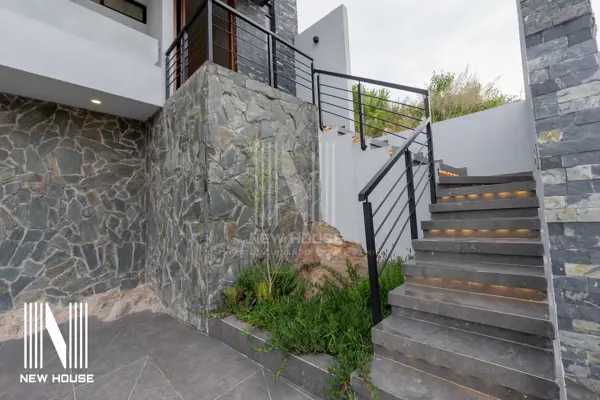 Casa en venta en Zanda, León — foto 3 de 49
