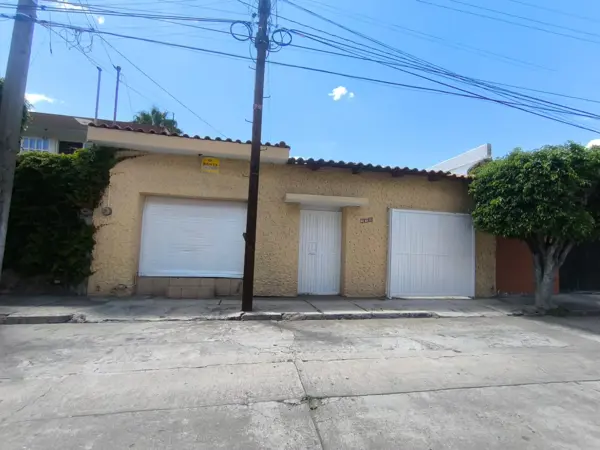Casa con Local en Venta