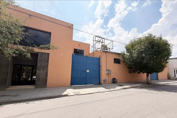 Edificio con dos bodegas en venta al Norte de Saltillo