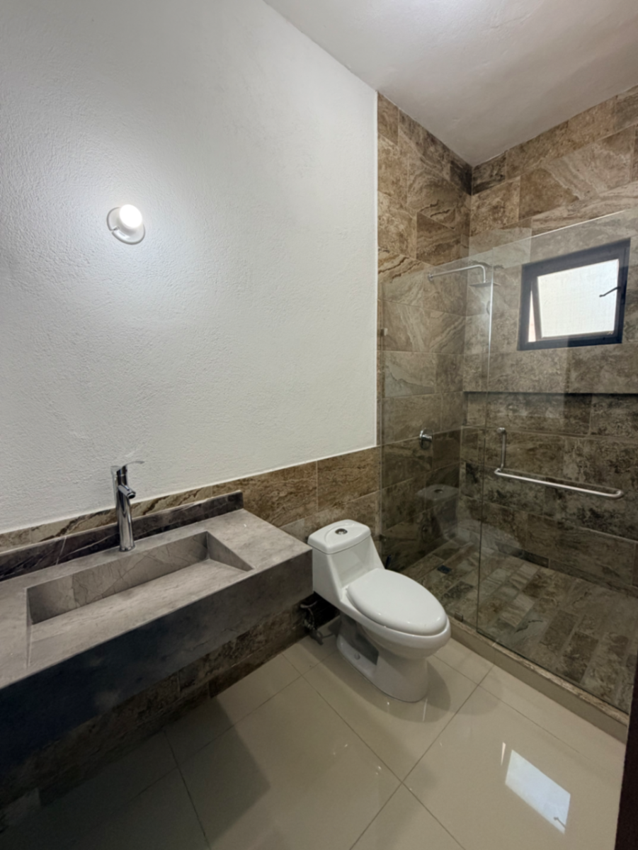 Vista 5 de Casa en venta en Las Viñas, Torreón: cuatro recámaras y excelente ubicación