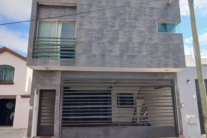Casa en venta en Rincones de La Aurora, Saltillo — foto 1 de 15