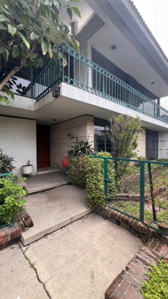 Casa con 1,572 m² de terreno y 2 construcciones en venta | Santa Martha Acatitla, Iztapalapa