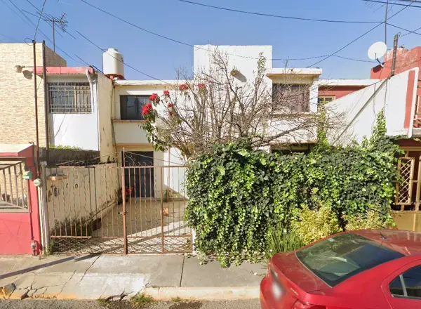 Casa en Bosques del Valle, Coacalco: Ofrecida en Remate Hipotecario JX
