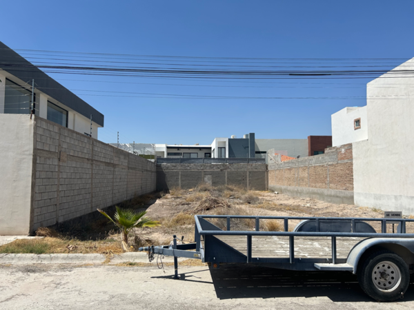 Terreno residencial en Las Quintas , 420 m2
