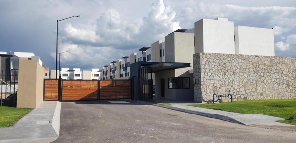 Manahal junto a Puerta Real, Departamento en planta baja con jardín