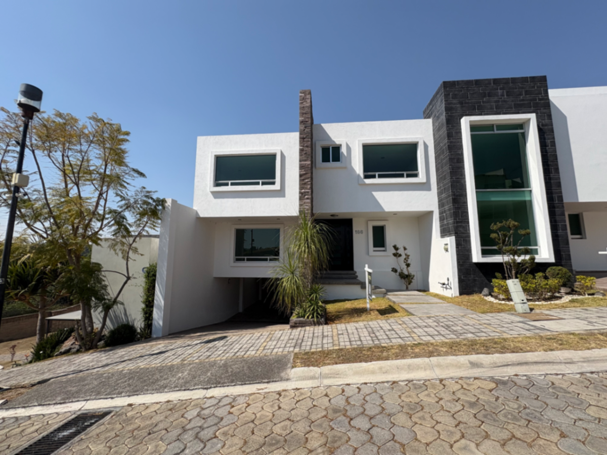 Casa en venta en Lomas de Angelópolis, San Andrés Cholula — foto 1 de 47