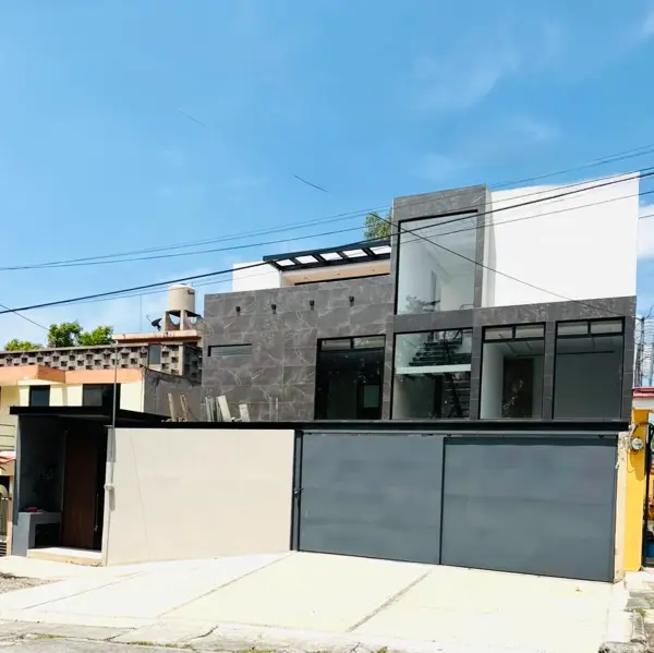 Casa en venta en Ciudad Satelite, Naucalpan de Juárez — foto 1 de 28