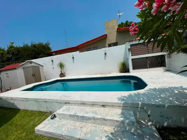 A SOLO UNOS PASOS DEL CRNTRO COMERCIAL, UNA PLANTA, DOS RECÁMARAS. SIN MUEBLES.