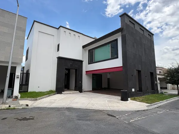 CASA EN RENTA PORTÓN DE VALLE ALTO ZONA CARRETERA NACIONAL MONTERREY