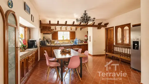 Casa con terreno en esquina en venta en Las Varas, Nayarit: Espaciosa propiedad habitacional