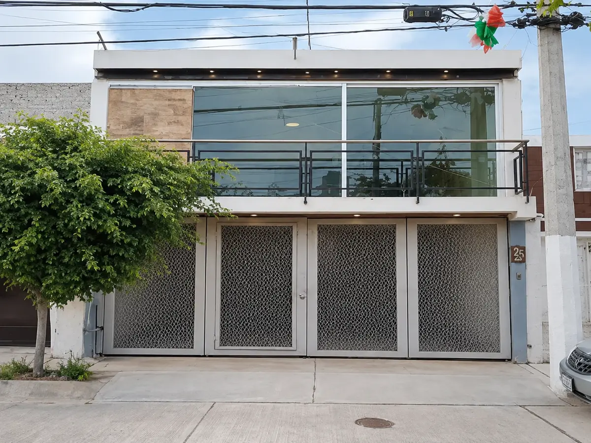 Casa en venta en Observatorio, León — foto 1 de 14