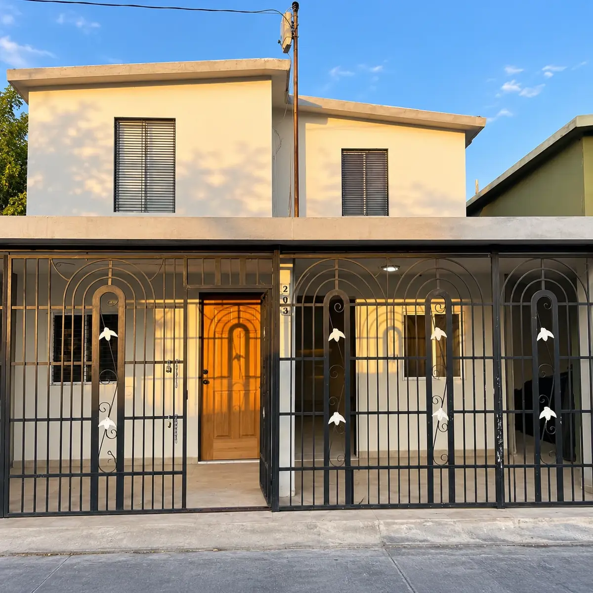 CASA EN VENTA AV. NOGALAR SAN NICOLAS CASA EN VENTA AV. NOGALAR SAN NICOLAS