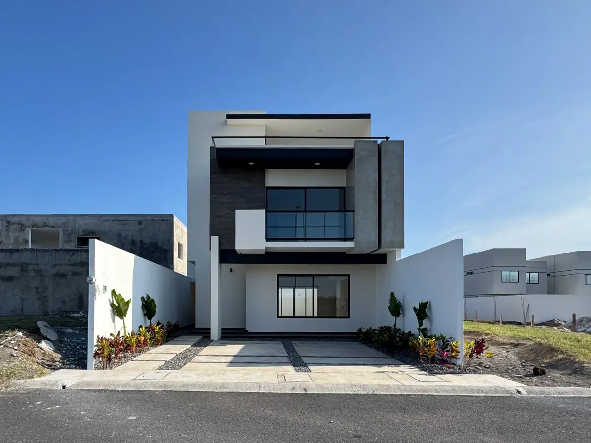 Casa en venta en Lomas de la Rioja, Alvarado — foto 1 de 12