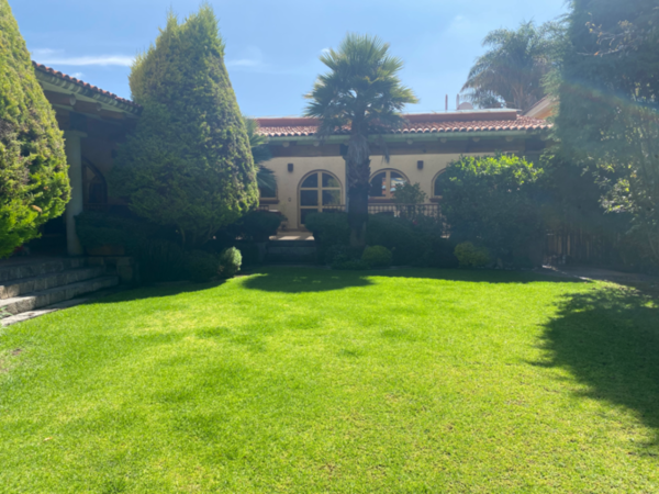 RESIDENCIA EN UN SOLO NIVEL /