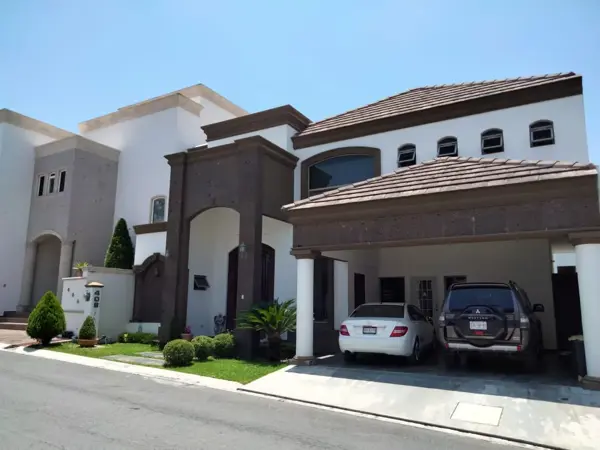 Residencia  clásica con alberca  y jardín |  El Vergel Carretera Nacional