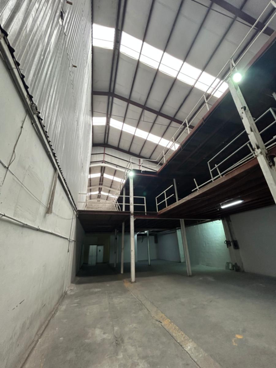 Bodega en renta en Constituyentes del 57, Monterrey — foto 1 de 13