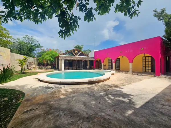 Casa en Kanasín con amplio terreno y amenidades