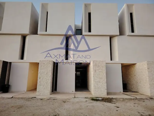 Casa en Venta en Chicxulub Puerto: Amplia Propiedad Frente al Mar en Yucatán JX