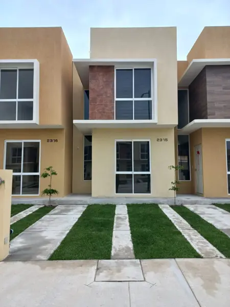 Casa en Renta sin muebles en Izamal en coto  Alberca y Seg. 24/7