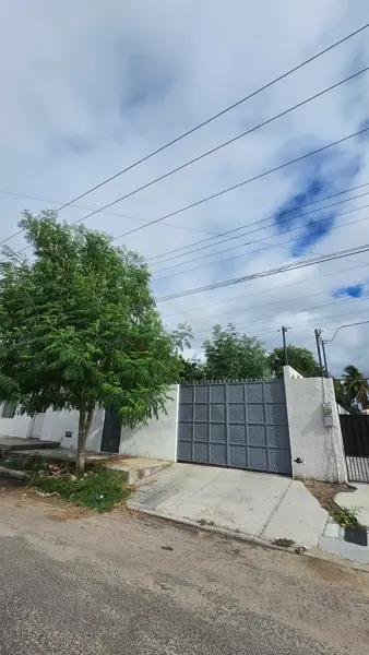 Casa Habitación en Renta cerca del Malecon, con Amplio Terreno y Espacios Luminosos