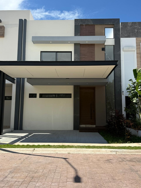 Casa en venta en Residencial Río, Cancún: Amplia y moderna con amenidades exclusivas