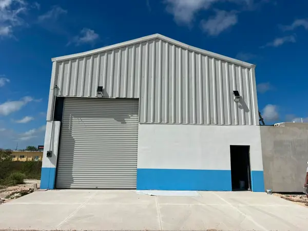 BODEGA INDUSTRIAL EN VENTA , A BORDE DE CARRETERA MÉRIDA–PROGRESO. YUCATAN