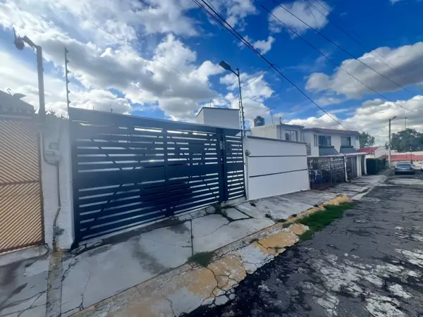 CASA EN VENTA EN JARDINES DE SATELITE CON BONITA VISTA PANORAMICA