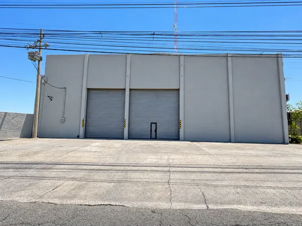 BODEGA INDUSTRIAL EN RENTA EN LÍMITES DE SAN NICOLÁS Y APODACA
