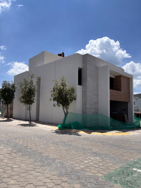 Casa en venta con recámara en planta baja en lomas de Angelópolis