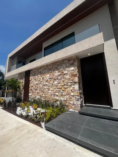 VENDO RESIDENCIA CERCA DE PLAZ EL DORADO,