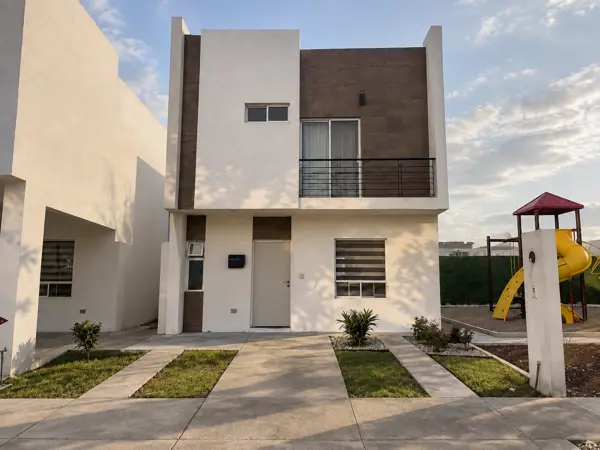Casa en Ejecución Hipotecaria en Paseo Aurea, Torreón: Ideal para Inversión