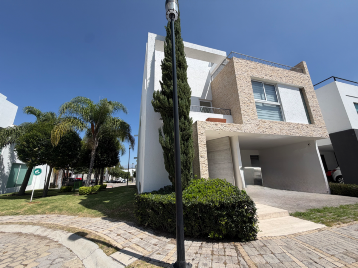 Casa en renta en Lomas de Angelópolis, San Andrés Cholula — foto 1 de 19