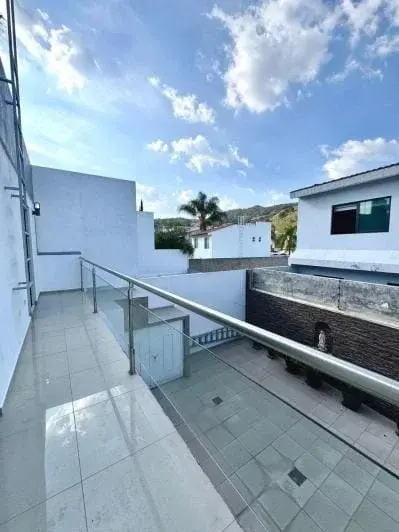 Casa en venta en Residencial Bosque Cedros, Tlajomulco de Zúñiga — foto 3 de 5
