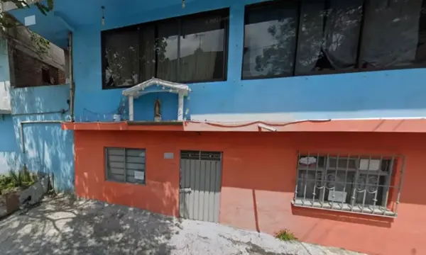 Casa en Venta en Esquina en Tlalcoligia, Tlalpan con Amplios Espacios y Accesible Ubicación
