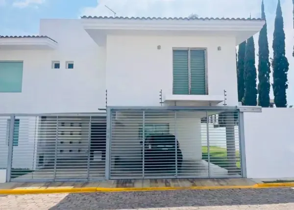CASA EN VENTA CON AMPLIO JARDÍN EN MOMOXPAN, SAN PEDRO CHOLULA