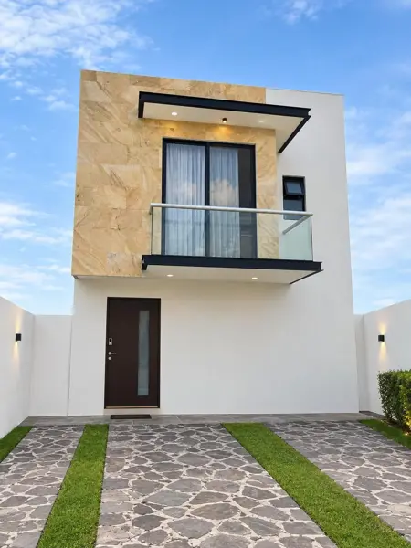 Casa en Cumbres de Juriquilla con jardín y áreas recreativas
