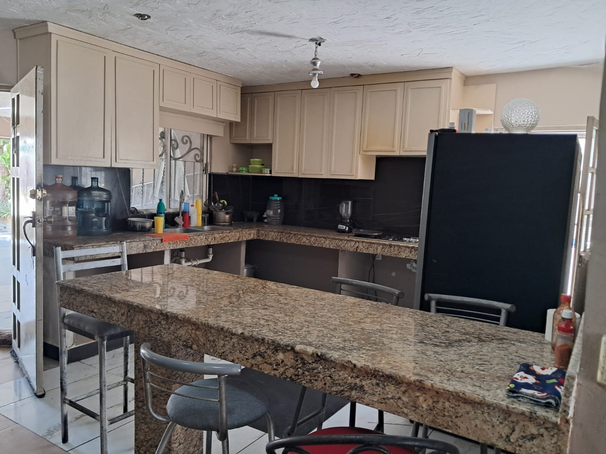 Colonia Profesionistas, casa de una planta ( 60 m2 en obra negra en planta alta) $1,350,000.00 Colonia Profesionistas, casa de una planta ( 60 m2 en obra negra en planta alta) $1,350,000.00