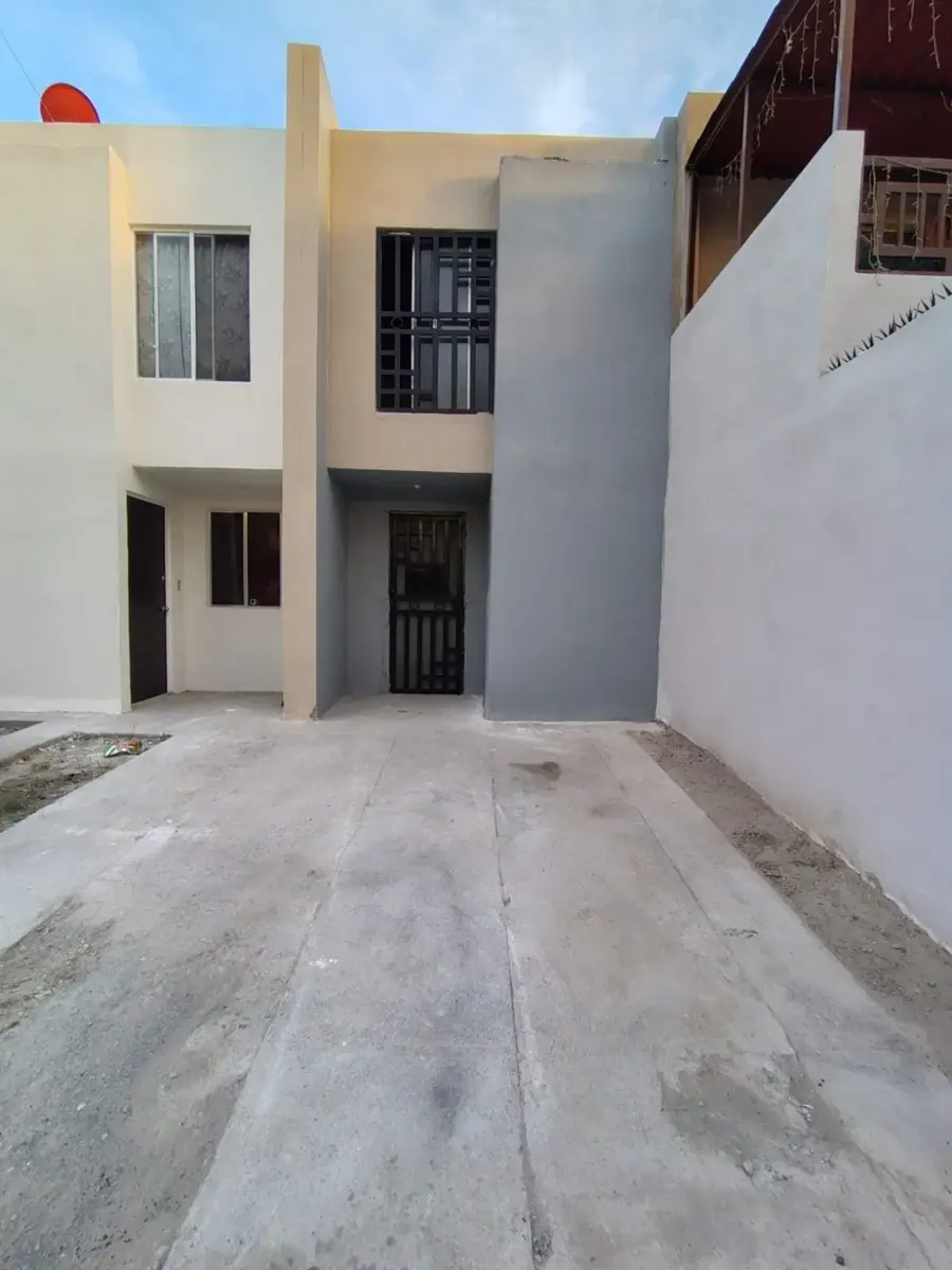 Casa en venta en Portal del Parque, García — foto 1 de 24