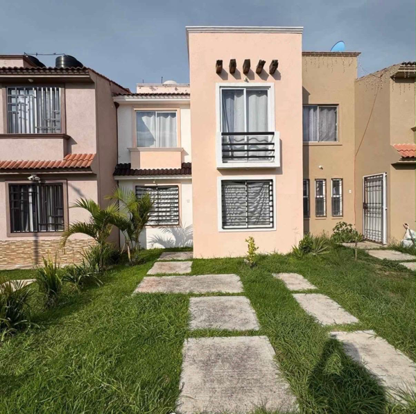 CASA EN VENTA RUMBO AL AEROPUERTO FRACCIONAMIENTO PRIVADO