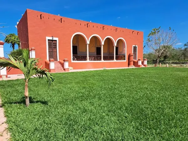 HACIENDA RESTAURADA EN VENTA EN BACA YUCATÁN, A TAN SÓLO 30 MINUTOS DE LA PLAYA