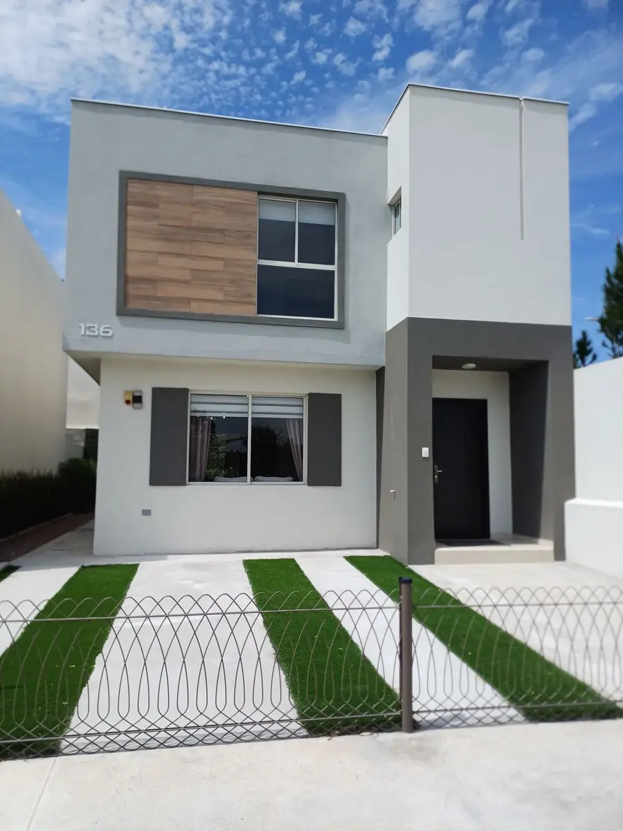 Casa en venta en Villas Castellana, Saltillo — foto 1 de 24