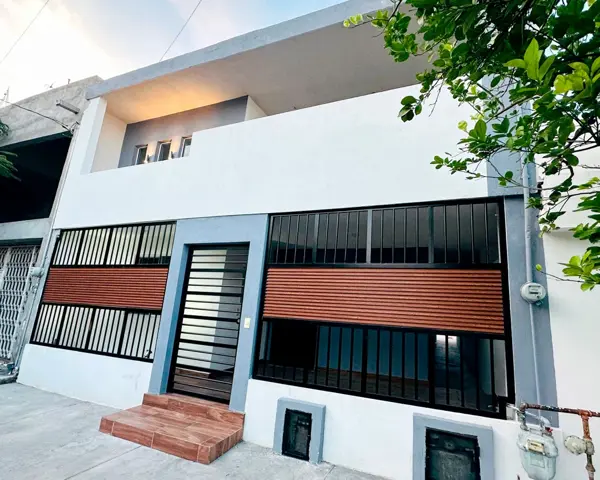 Casa con recámara en planta baja, San Nicolás Centro, con 4 hab y 4 baños