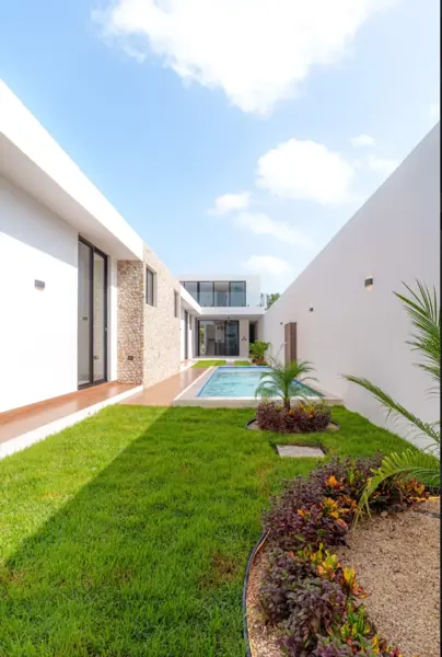 SE VENDE CASA DE LUJO CON ALBERCA EN DZITYA, MERIDA
